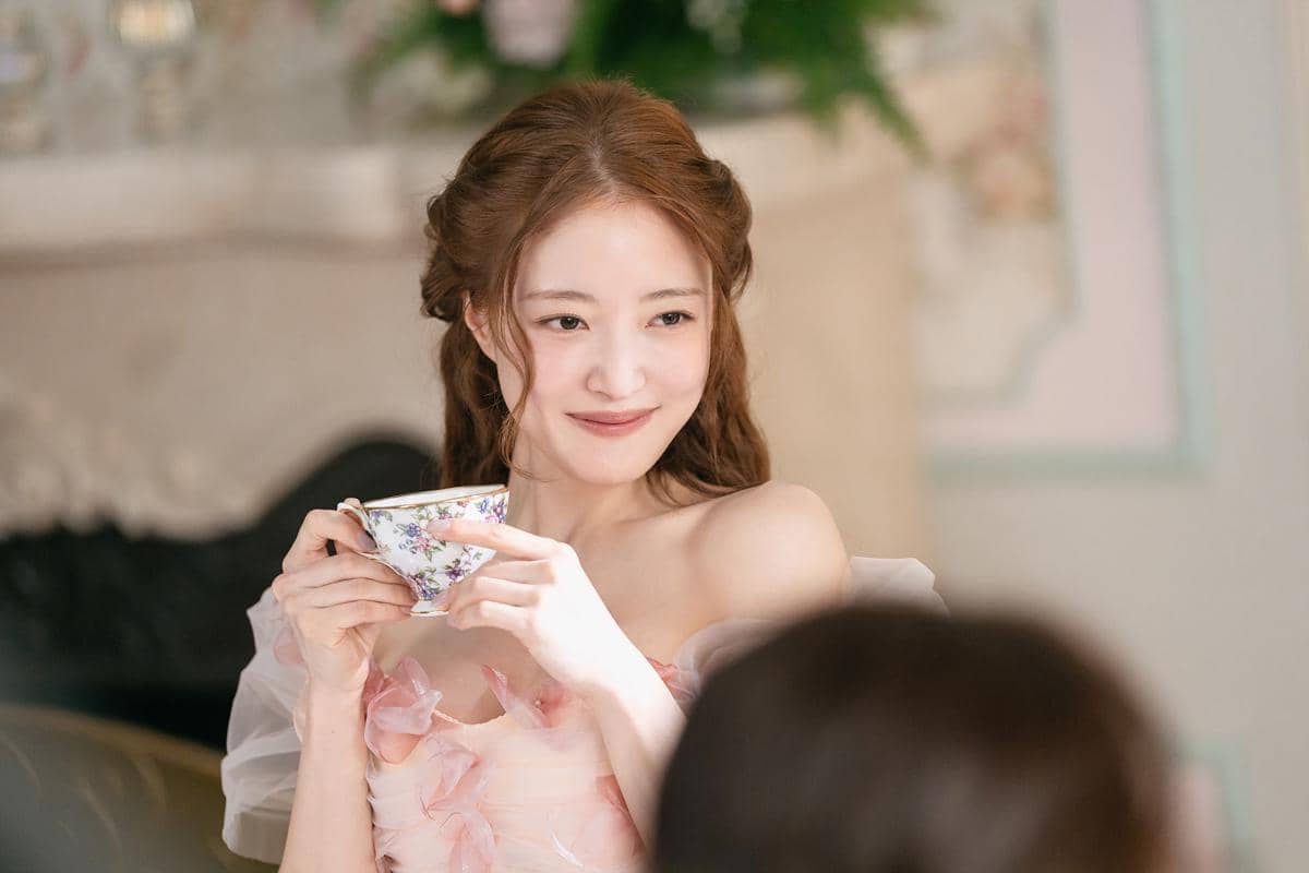 Cuplikan adegan promosi drama Korea The Remarried Empress yang tersedia di layanan streaming Disney+.