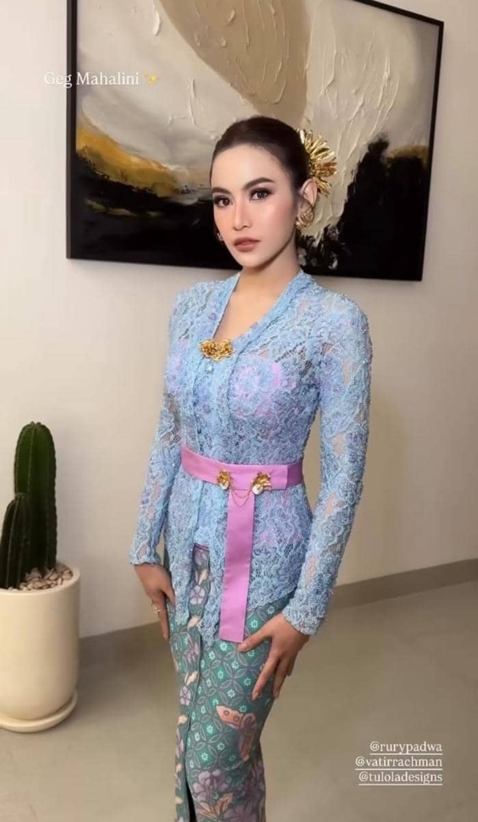 gaya kondangan Mahalini 