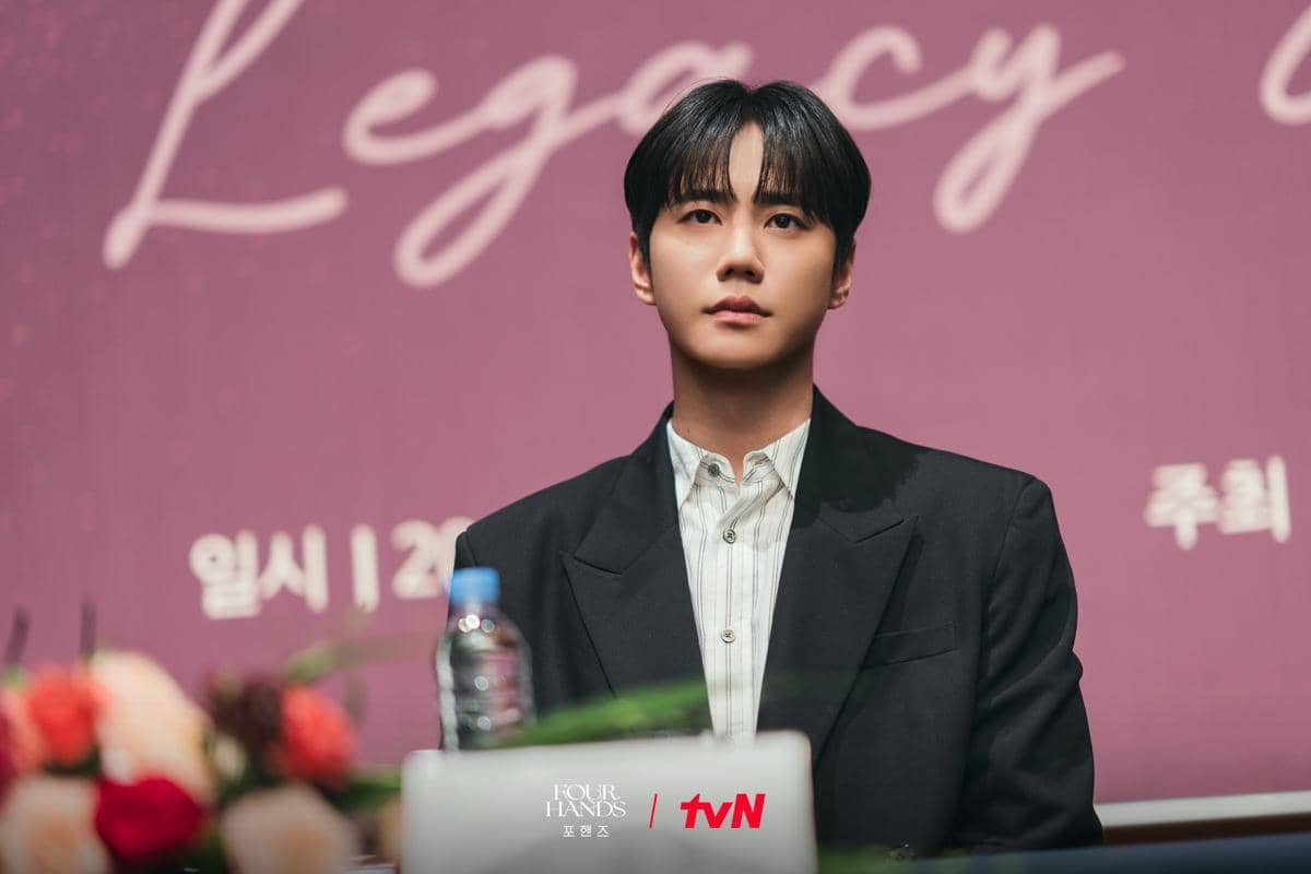 Lee Jun Young di Four Hands, Two Sonatas