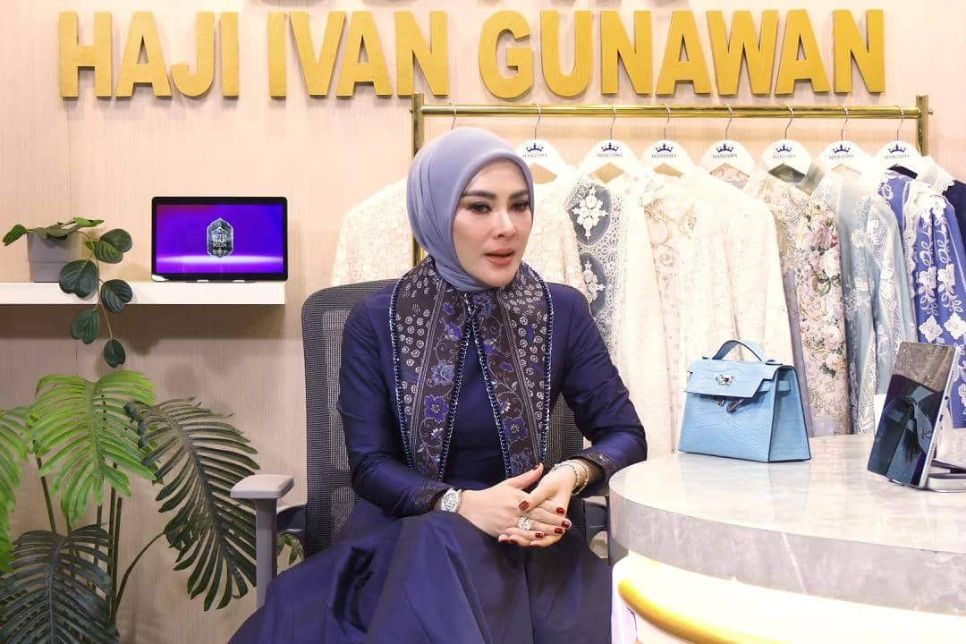 Syahrini menjadi bintang tamu dalam episode C8 Podcast yang tayang di kanal YouTube C8 Podcast resmi.