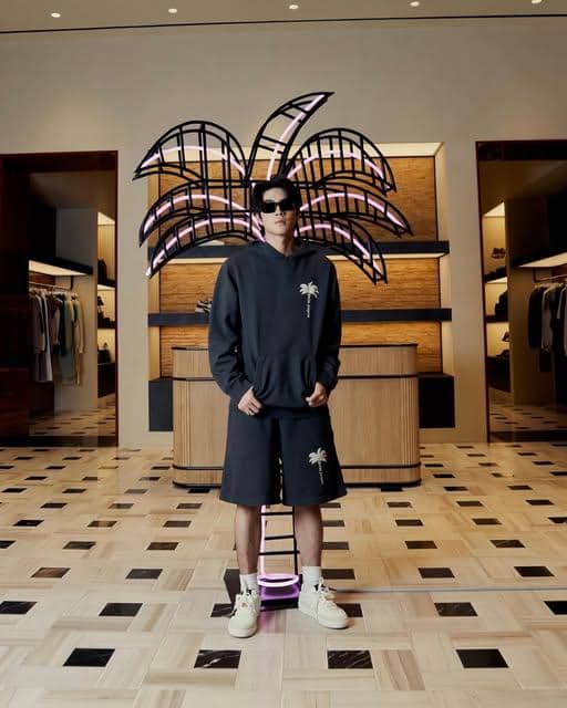 Mix and Match Pakai Sneakers ala Kin Thanachai
