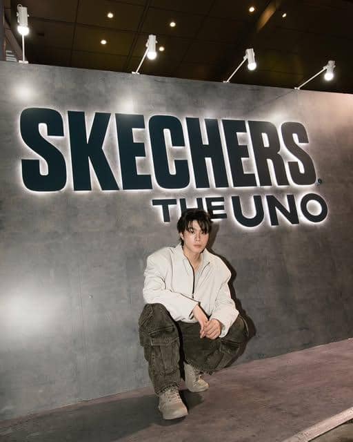 Gaya Pakai Sneakers ala Kin Thanachai