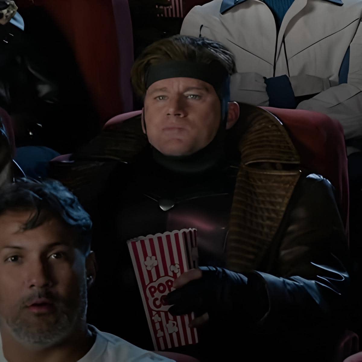 Materi promosi Marvel bertuliskan “Silent Your Phone” yang mengajak penonton membisukan ponsel untuk Avengers: Doomsday.