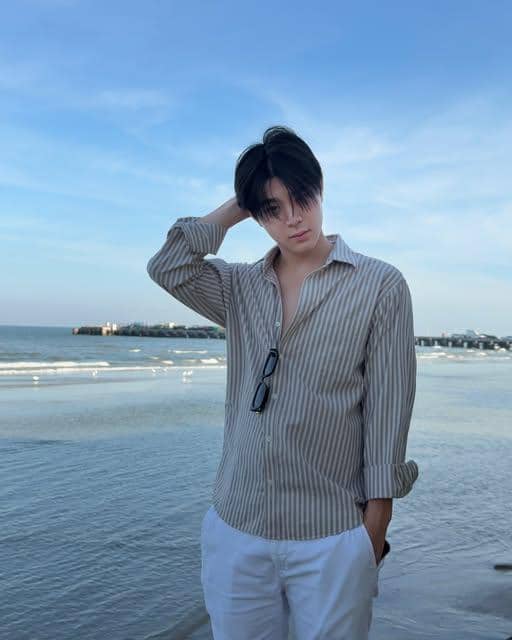 Gaya ke Pantai ala Kin Thanachai