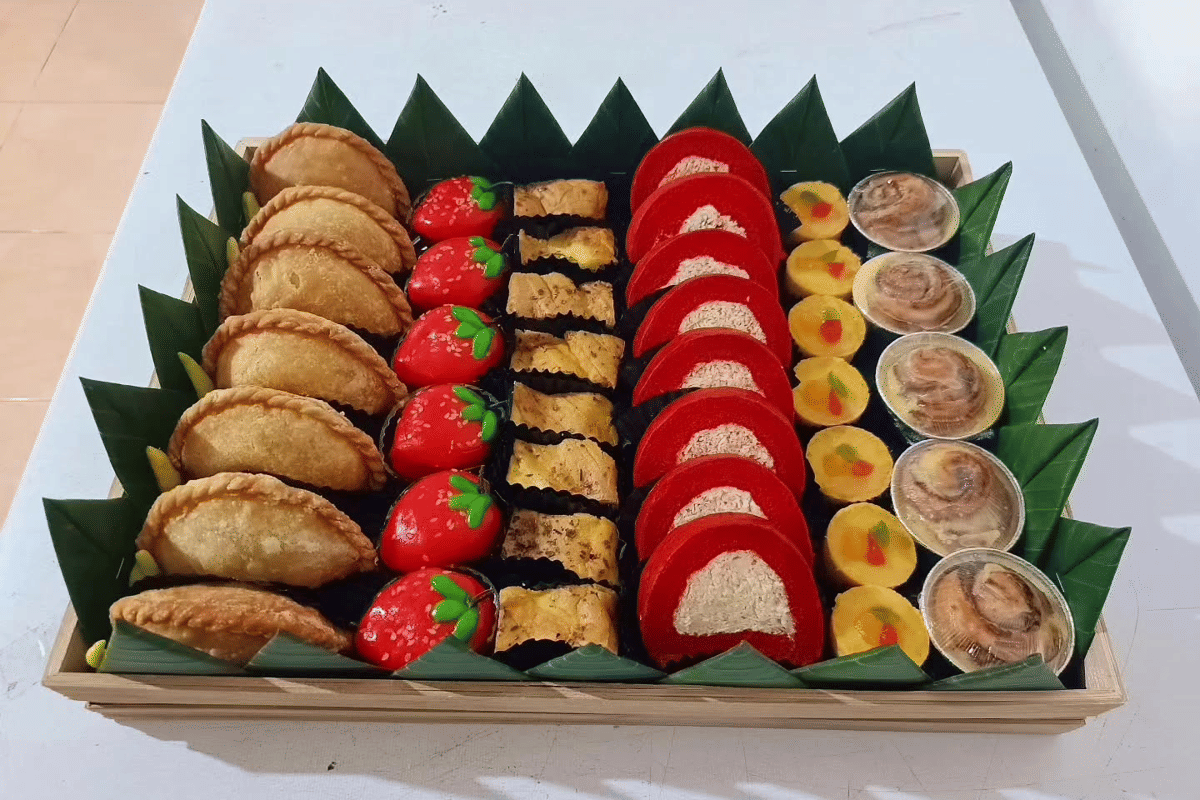 oleh-oleh berupa Pastel Goreng Solo