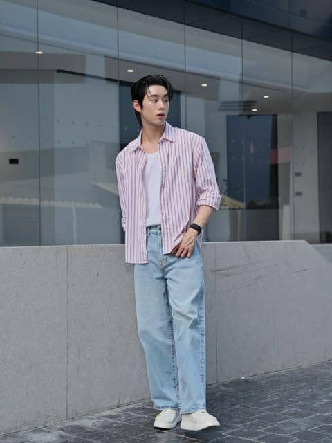 OOTD Pakai White Sneakers ala Est Supha