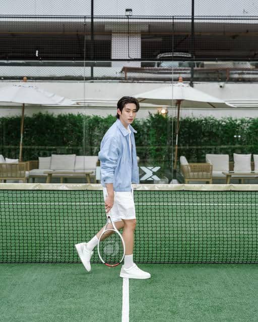 OOTD Pakai White Sneakers ala Est Supha