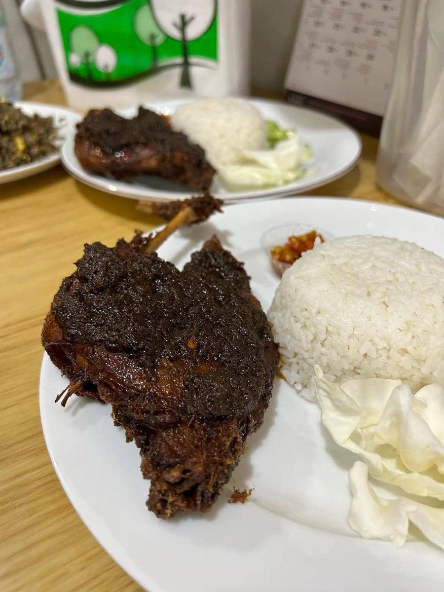 Nasi bebek bumbu hitam