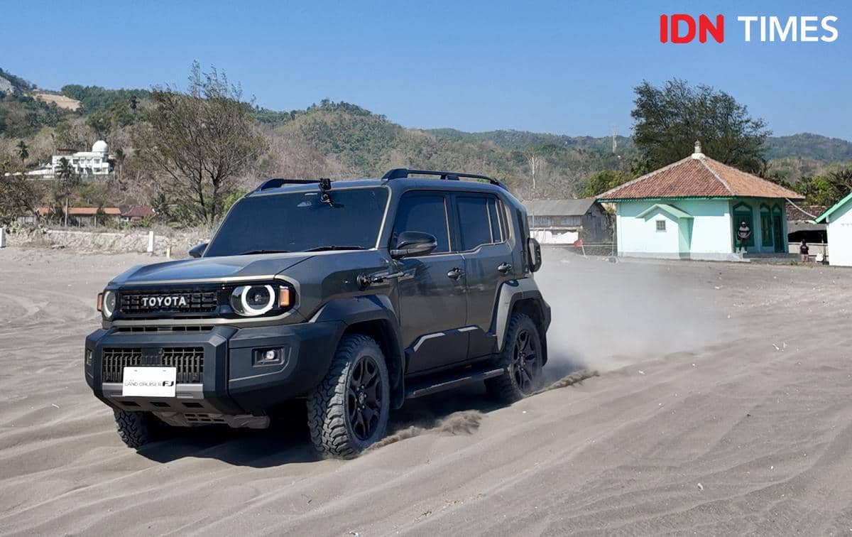 Menjajal Kelincahan Land Cruiser FJ di Gumuk Pasir Yogyakarta