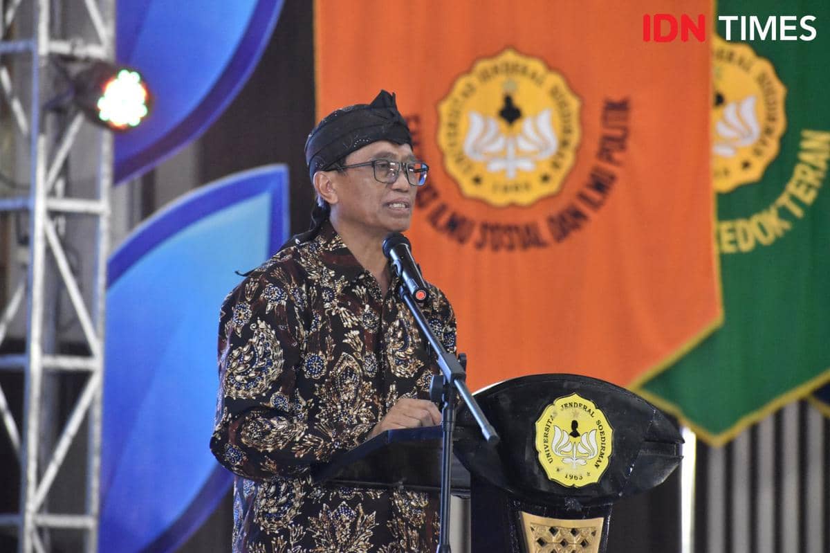 Plt Rektor Unsoed Purwokerto Prof Ali Rokhman membahas peran kewirausahaan dalam pembentukan karakter mahasiswa.
