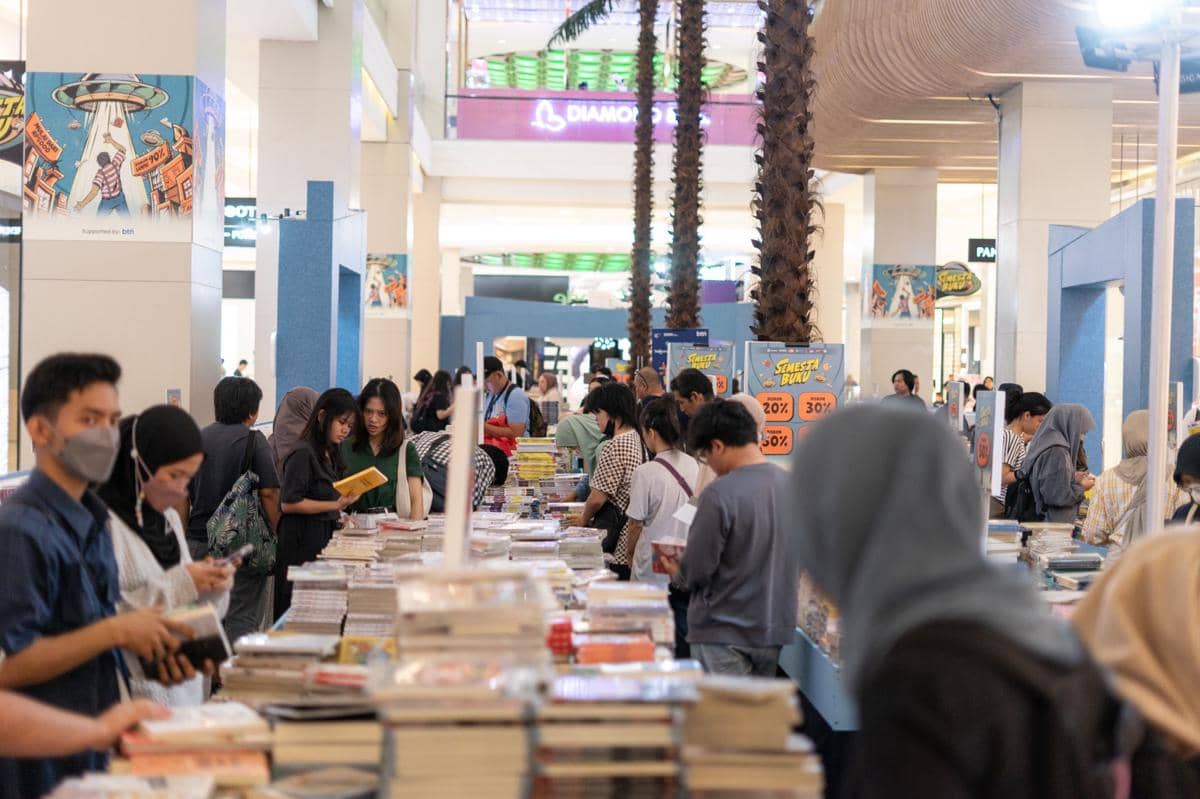 Even Semesta Buku Palembang di Gramedia World Palembang Burlian 