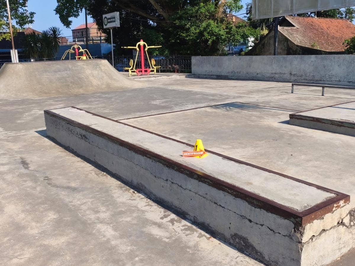 Viral Kakek Acungkan Pisau, Dilarang Berjemur di Skatepark Klungkung