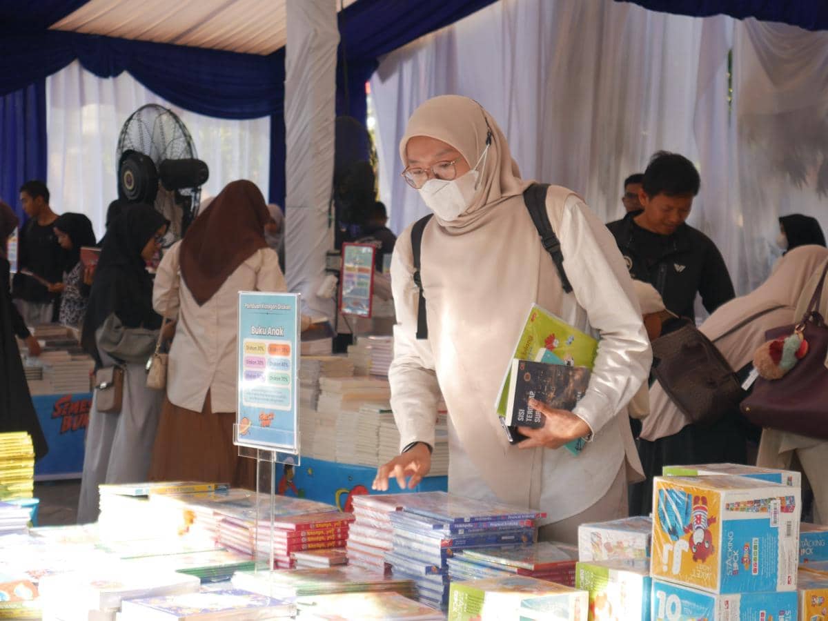 Even Semesta Buku Palembang di Gramedia World Palembang Burlian