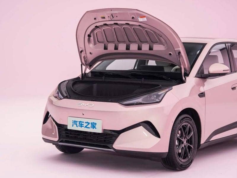 Bagasi depan atau front trunk pada mobil listrik BYD Seagull, yang juga dikenal sebagai Atto 1 terbaru.