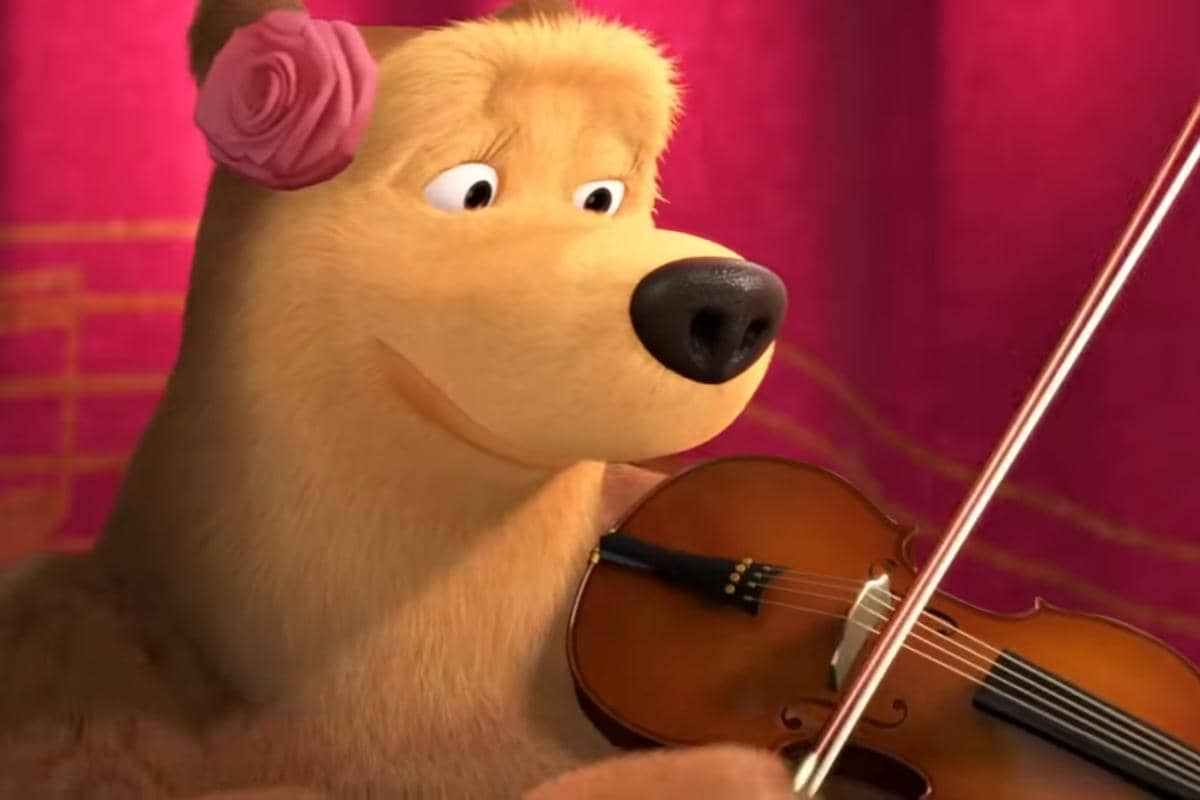 karakter Lady Bear dalam Masha and the Bear