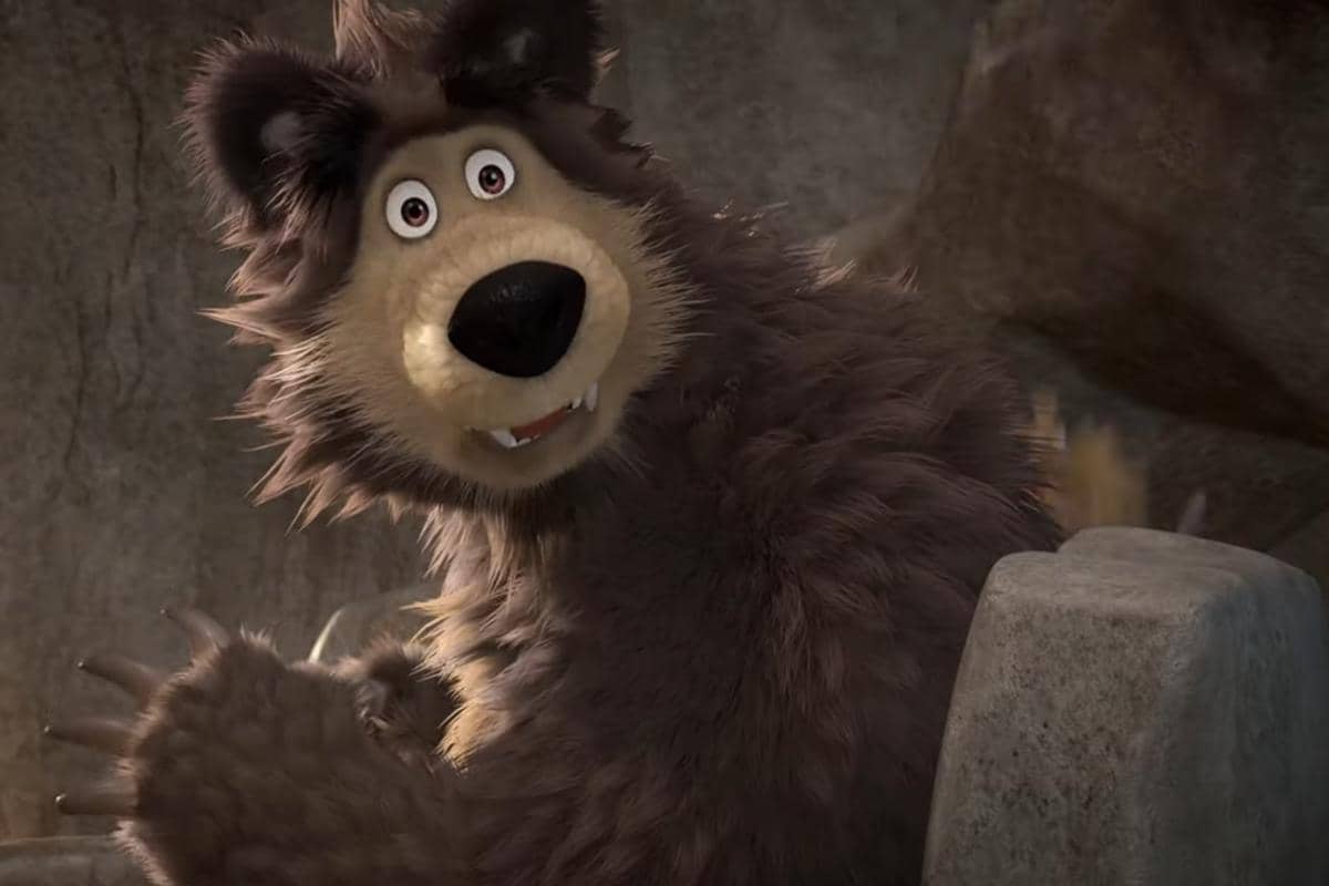 karakter Cave Bear dalam Masha and the Bear