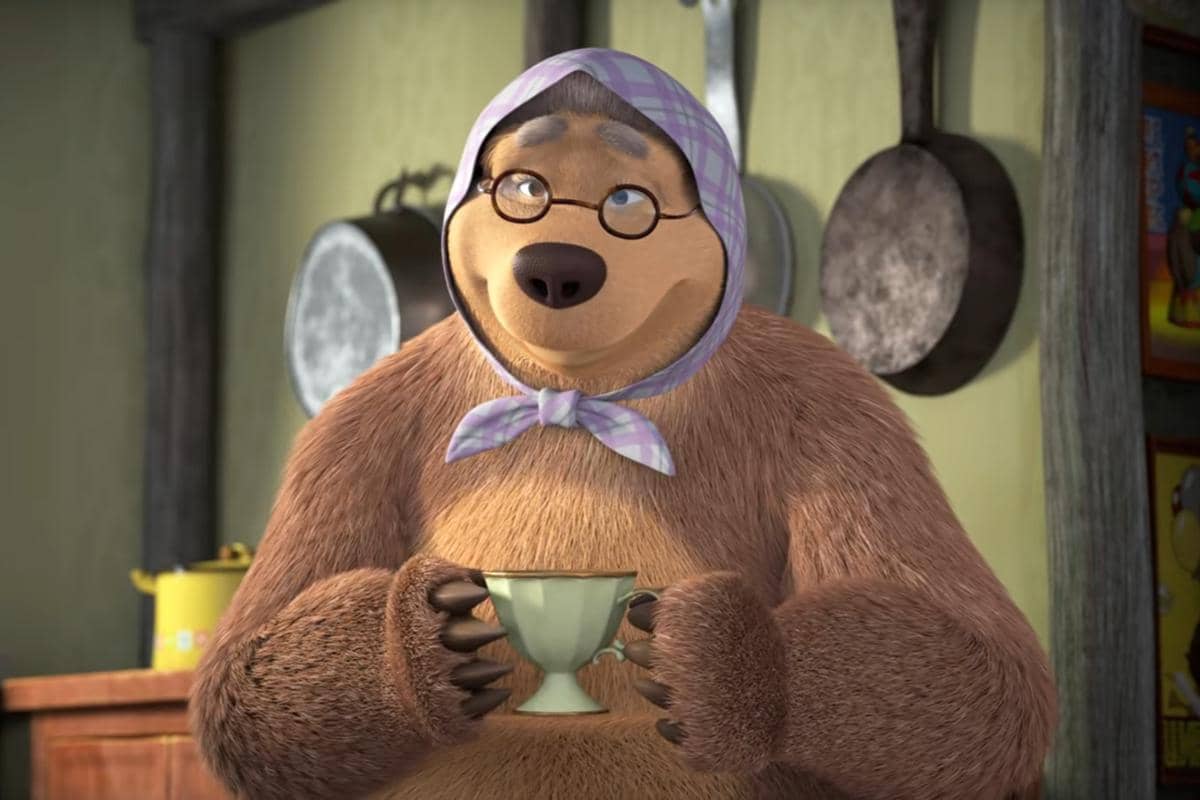 karakter nenek Bear dalam Masha and the Bear