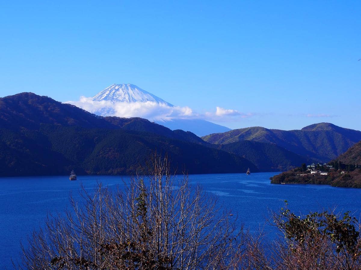 Potret pemandangan Hakone di Prefektur Kanagawa, Jepang, karya BLACK-WALKER yang diunggah melalui Pixabay.