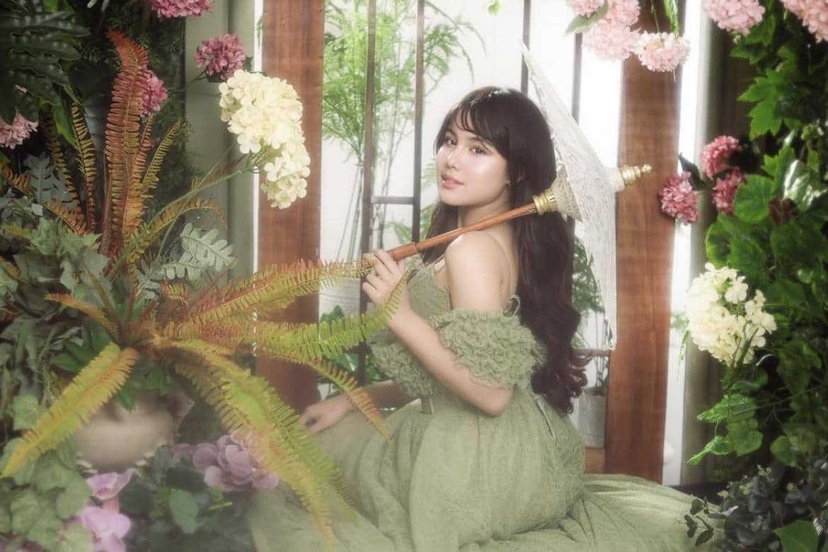 Nicole Rossi Jalani Photoshoot Bertema Bunga usai Asmara Gen Z