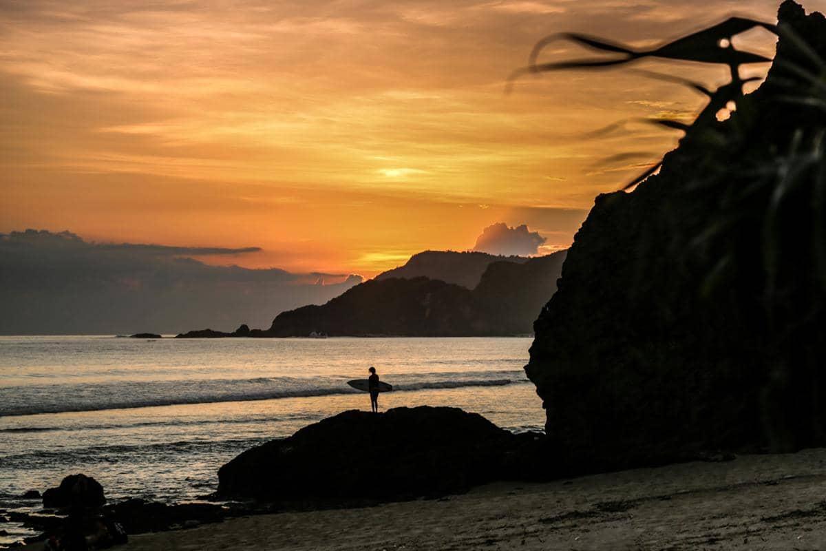 Rekomendasi 5 Spot Sunset di Mandalika, dari Bukit hingga Pantai