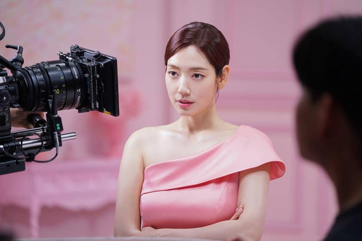 Potret Park Shin Hye
