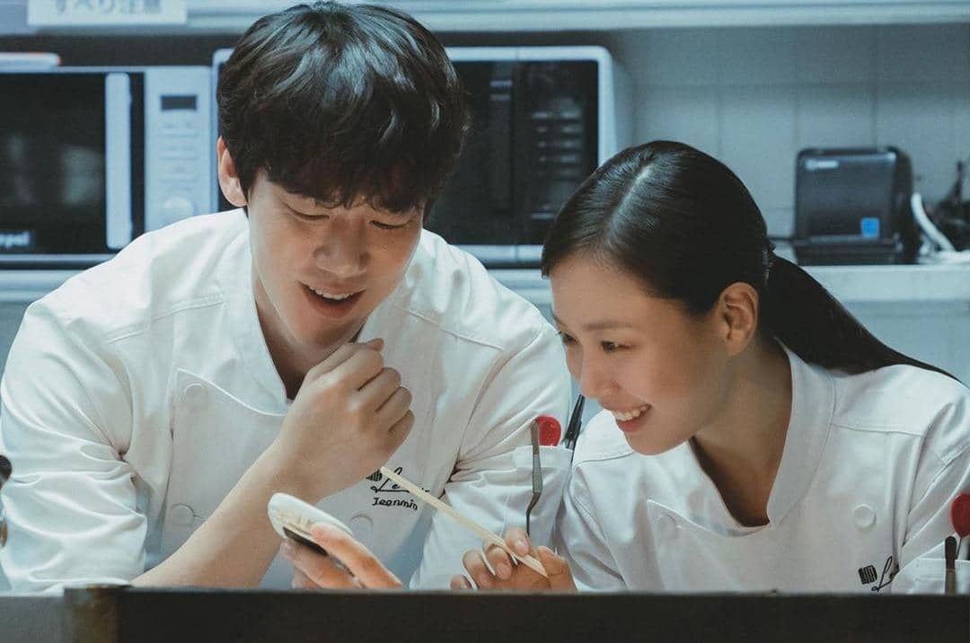 Yoo Yeon Seok dan Go Min Si di drama Tastefully Yours