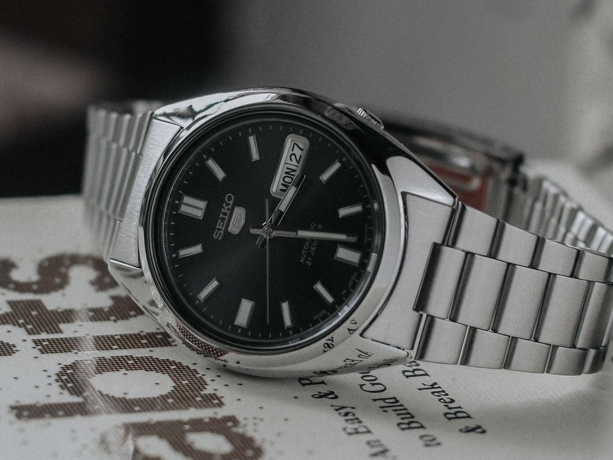 3 Tips Mudah Hilangkan Baret di Jam Tangan Stainless Steel