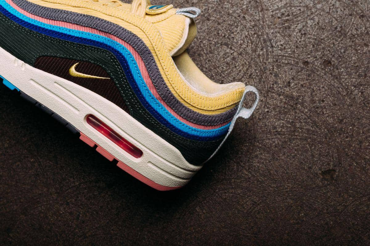 ilustrasi perhatikan material midsole sepatu