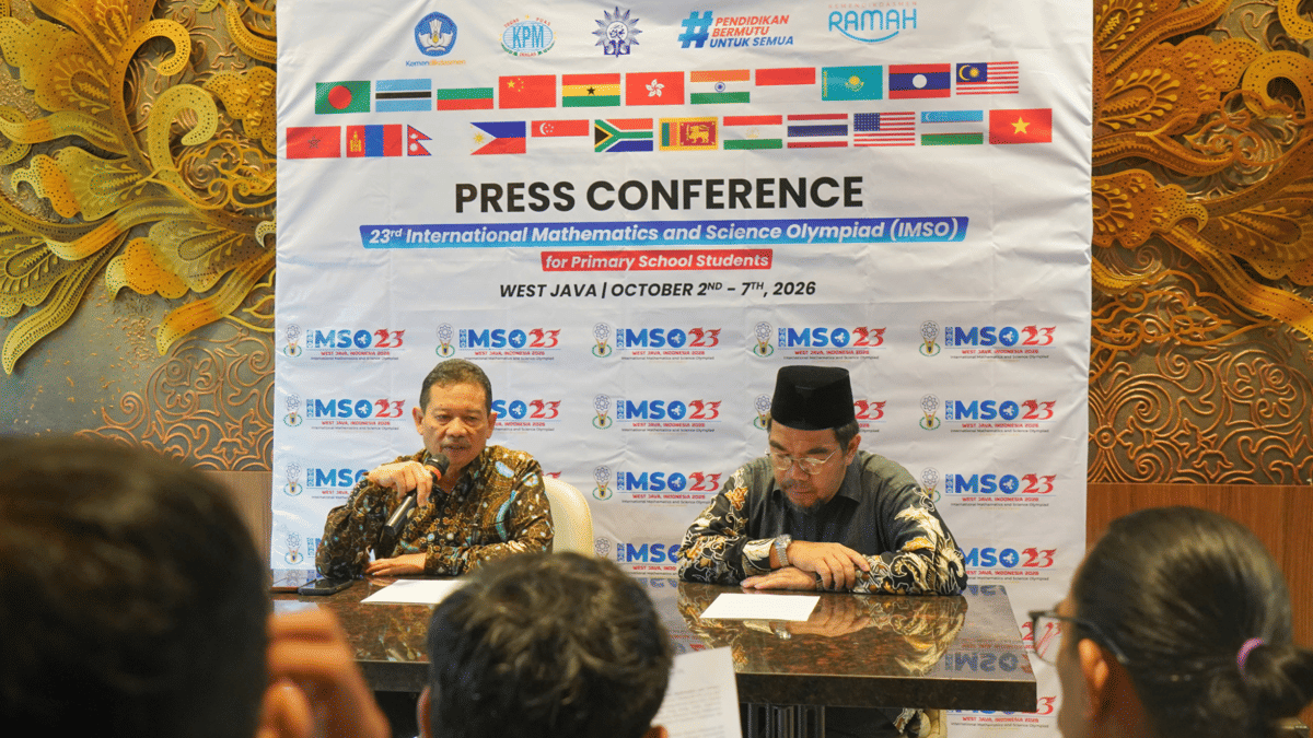 Raden Ridwan Hasan Saputra dan Didik Suhardi berbicara dalam konferensi pers IMSO 23 di Bogor, Selasa 29 September 2026.