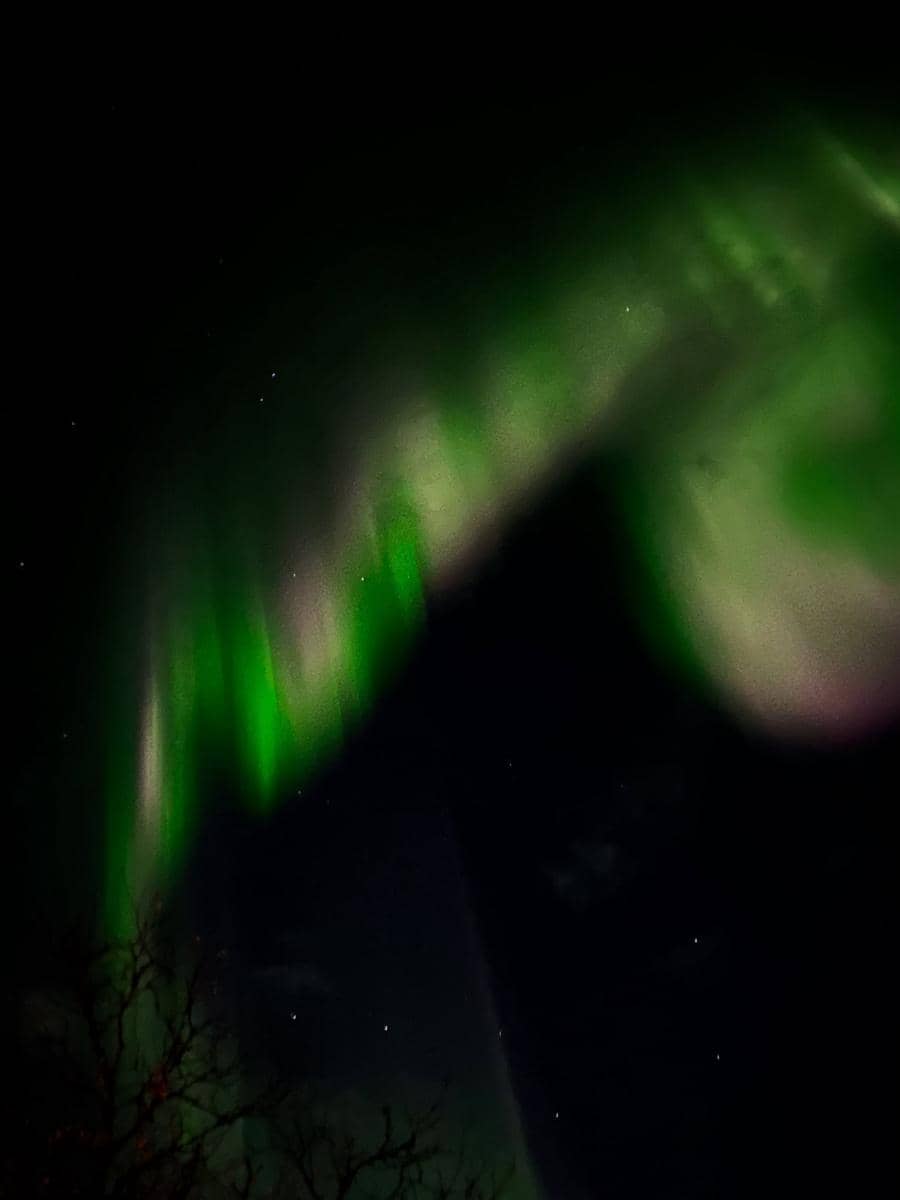 Kenes Andari dan Winky Wiryawan melihat aurora di Tromsø
