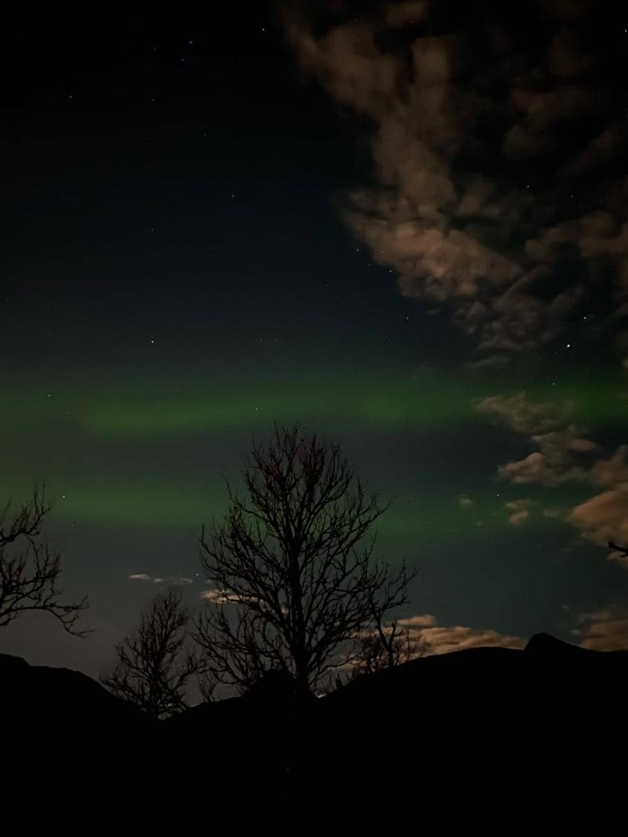 Kenes Andari dan Winky Wiryawan melihat aurora di Tromsø