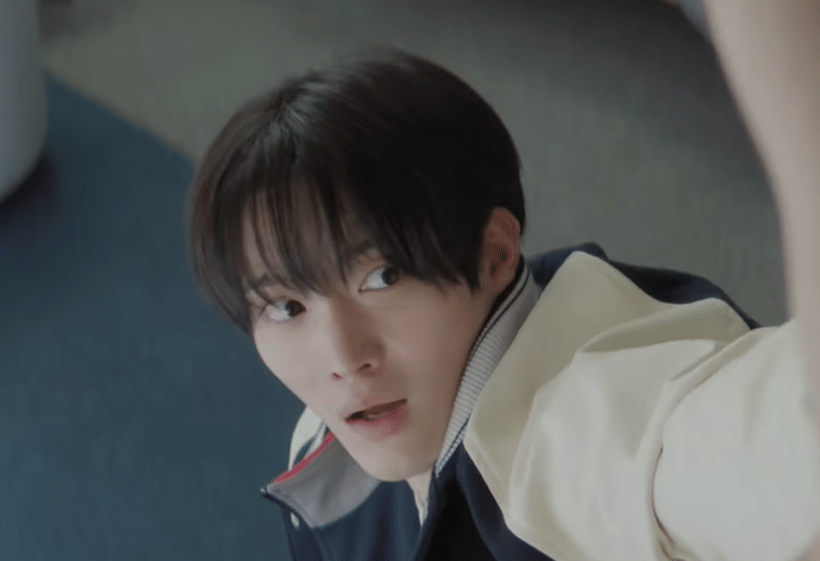 Tangkapan layar cuplikan adegan drama Korea Dive Into You dari kanal YouTube Viki Global TV yang diunggah.