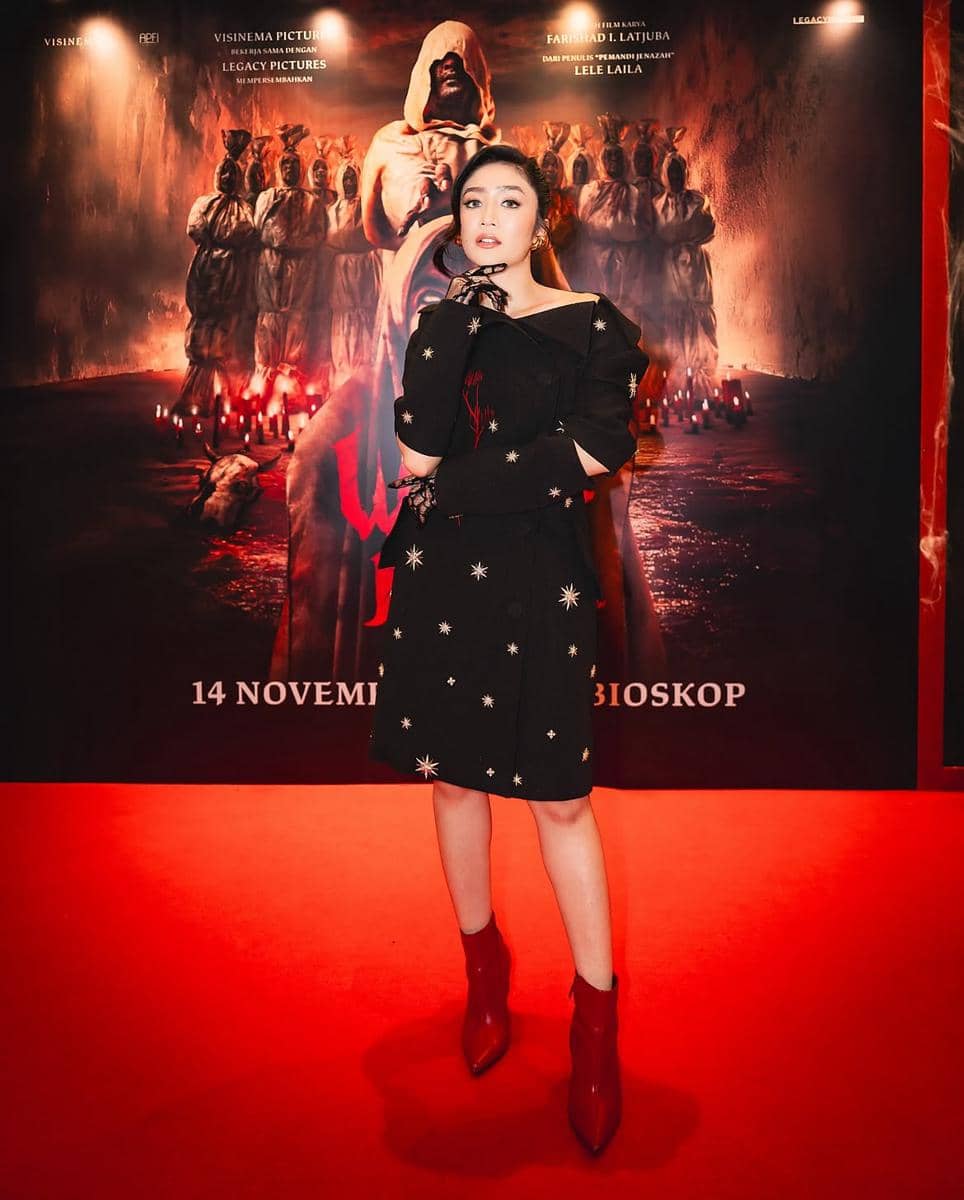 referensi outfit dengan mini dress ala Febby Rastanty