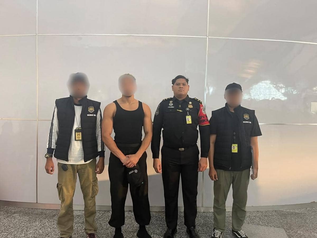 Imigrasi Ngurah Rai Deportasi 18 WNA, 10 diantaranya terlibat prostitusi.