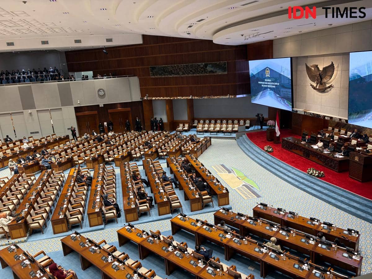 DPR Sebut Gaji Guru dan Nakes PPPK Ditanggung Pusat dalam APBN