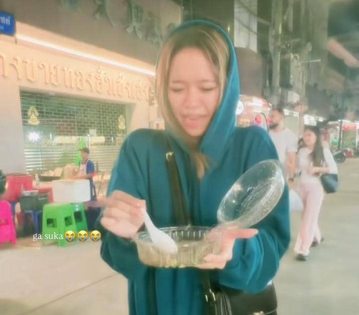 Ummi Quary liburan ke Thailand