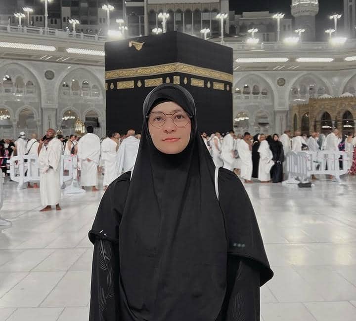 Mita The Virgin umrah