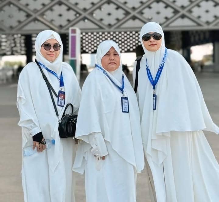 Mita The Virgin umrah