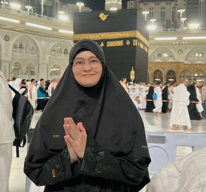 Mita The Virgin umrah