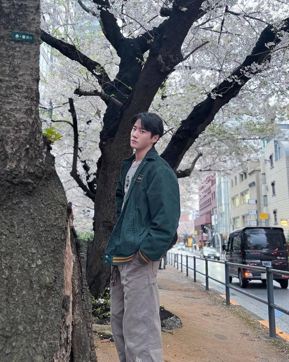 OOTD nuansa abu-abu ala Lee Jun Young