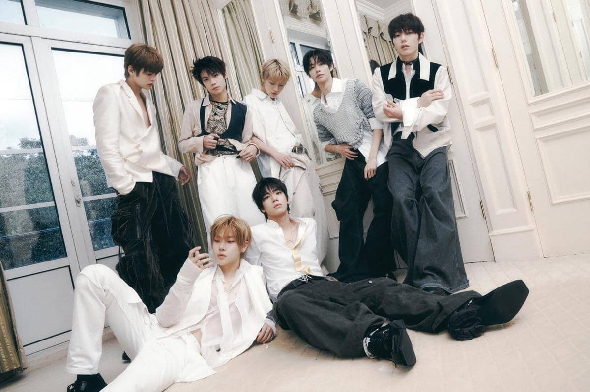 potret CLOSE YOUR EYES di foto konsep mini album 256th Note