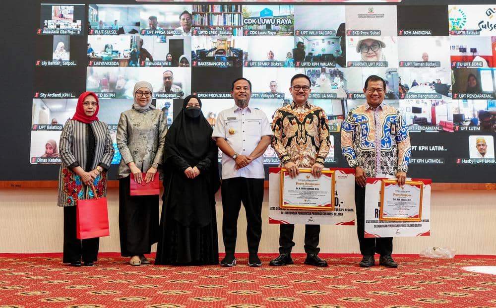 Gubernur Sulawesi Selatan Andi Sudirman Sulaiman menyampaikan apresiasi atas pengabdian Sekretaris Daerah (Sekda) Sulsel Jufri Rahman yang a