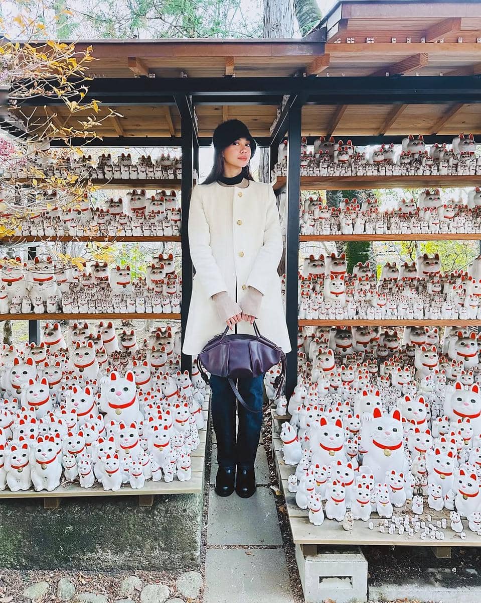 ide padu padan outfit putih ala Yuki Kato 