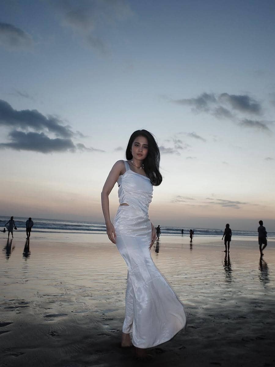 inspirasi outfit putih ala Michelle Ziudith