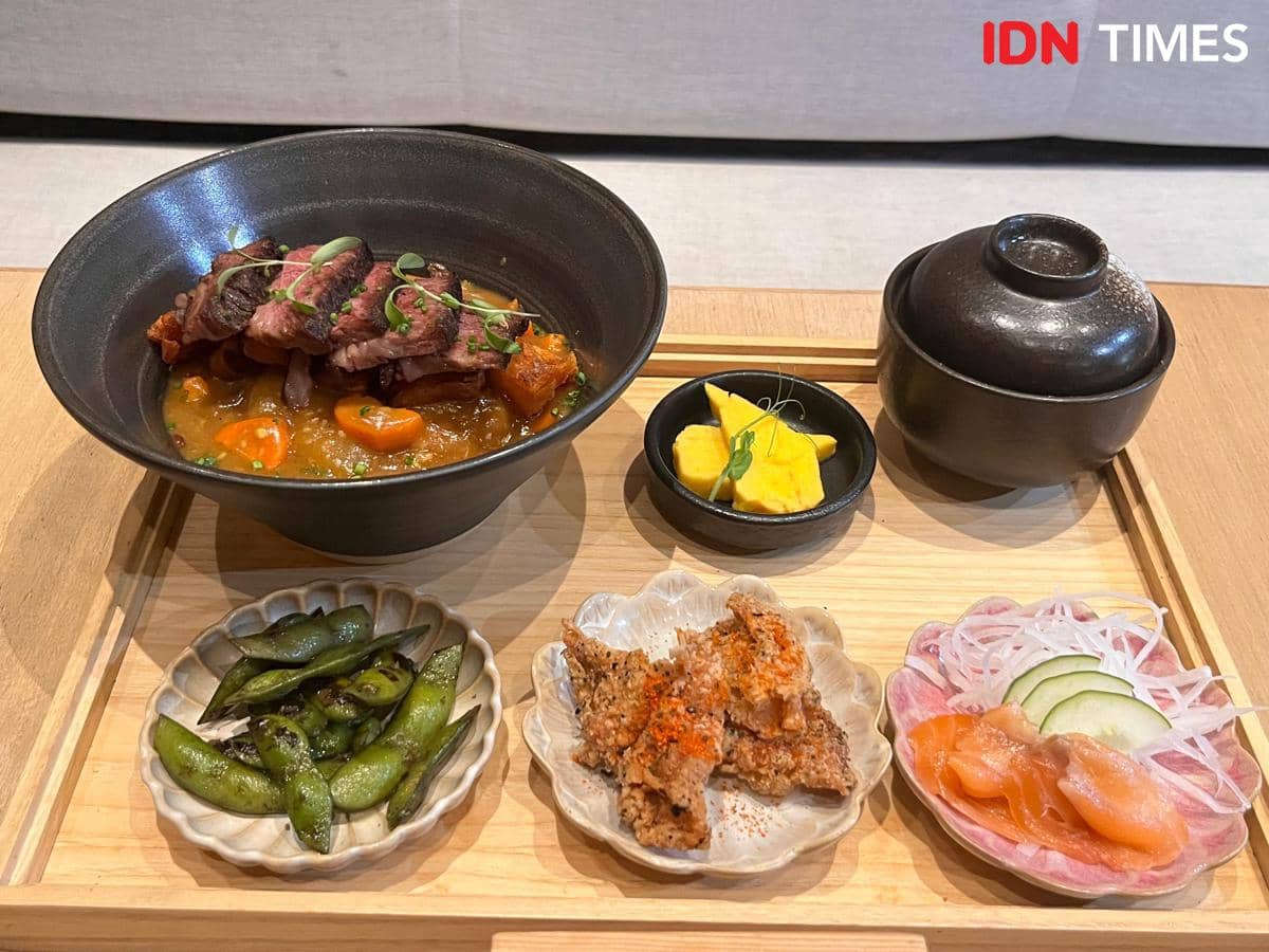 Potret menu Braised Beef Curry di Cafe Kissa, Grand Indonesia, Jakarta Pusat