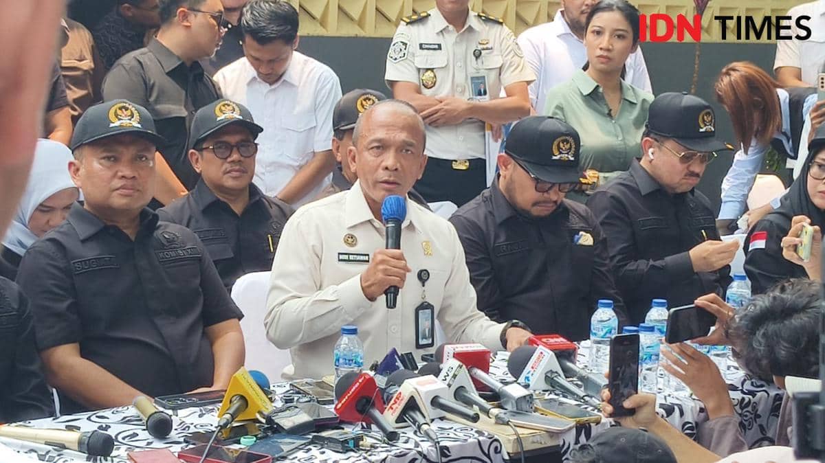Irjen Kemnimipas Rusi Setiawan berbicara dalam konferensi pers mengenai rumah dinas di Lapas Cibinong.
