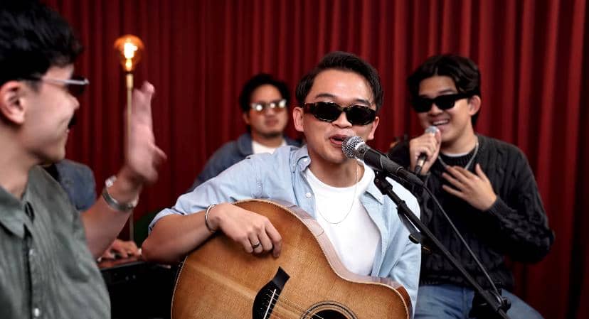 Siaran Live! at Folkative yang tersedia melalui kanal YouTube FOLKATIVE untuk dinikmati oleh para penonton.