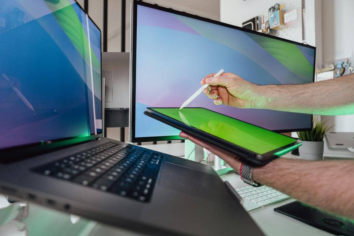 ilustrasi layar monitor laptop