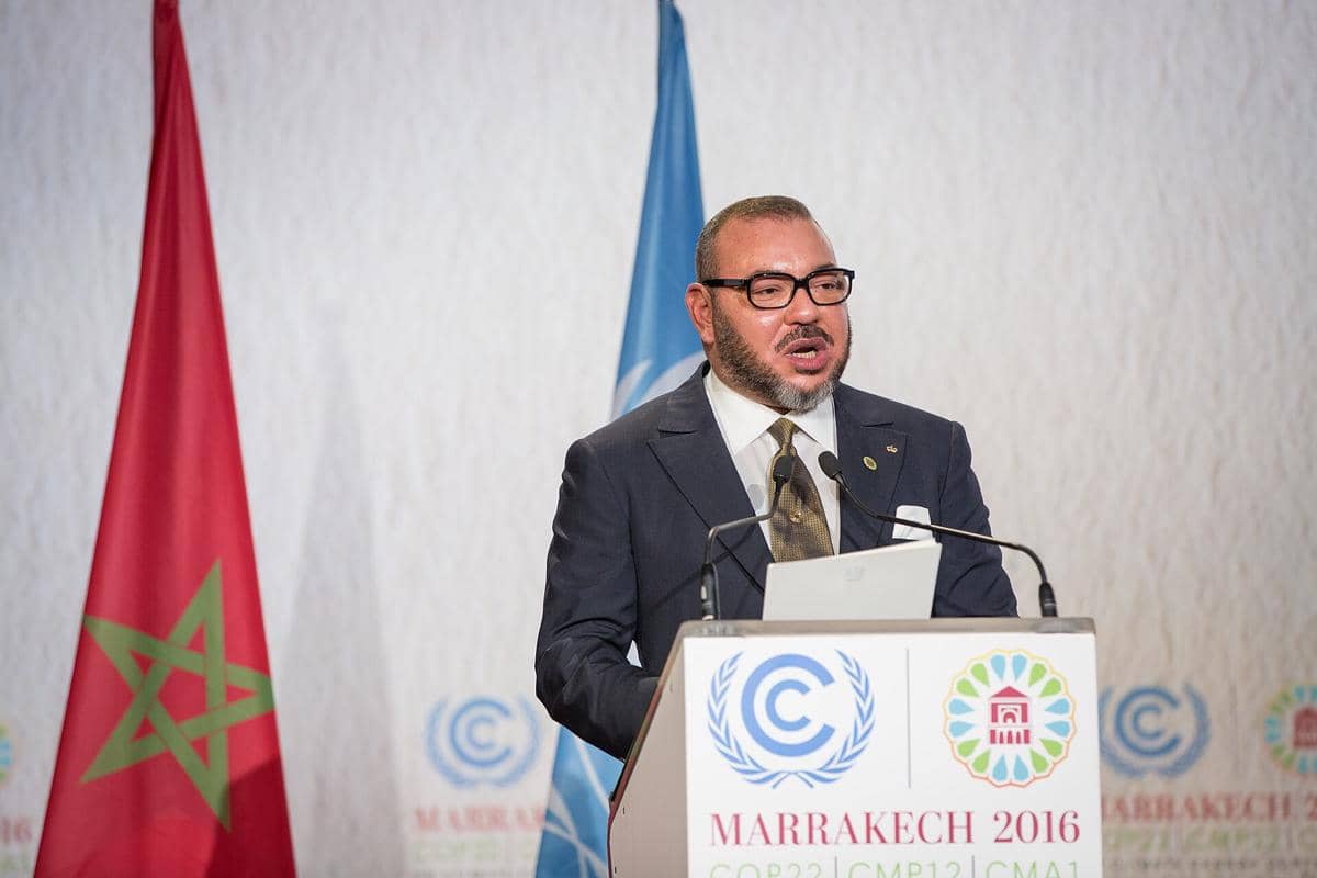 Raja Mohammed VI sedang berpidato.