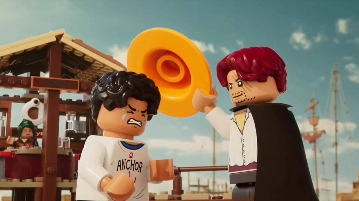 Karakter LEGO Luffy kecil berdiri di samping Shanks dalam promosi serial One Piece hasil kolaborasi Netflix dan LEGO.